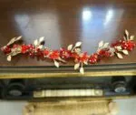 Broche rouge/doré, modèle floral 