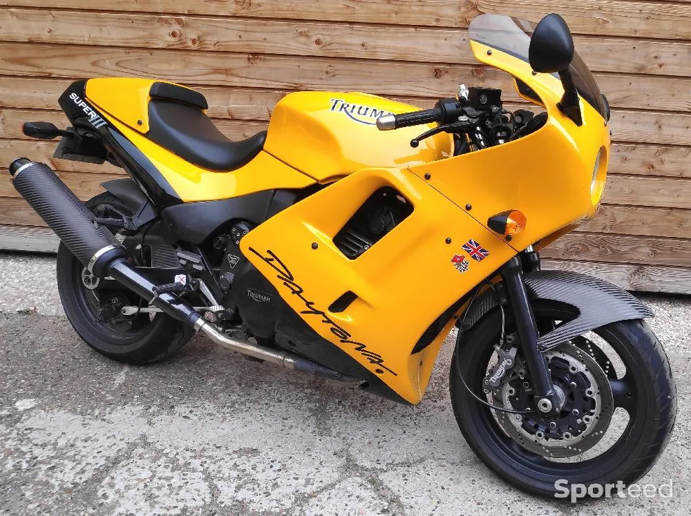 TRIUMPH DAYTONA 900 SUPER III d'occasion Ajouté le : 27/09/2024