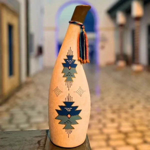 Vase Sculpté et Peint à la Main « Sidi Bousaid » pour Décoration Intérieure 